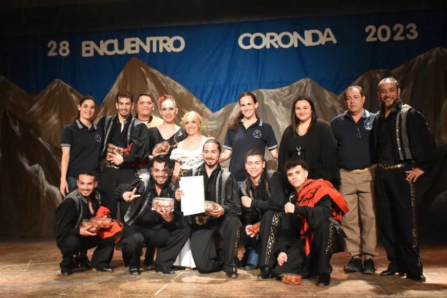 Los Potros Malambo con María Gabriela López. Crédito: Municipalidad de Coronda.