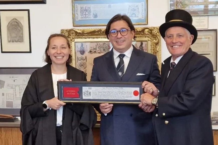 Juan Dávila y Verdin recibe la llave de la ciudad de Londres.