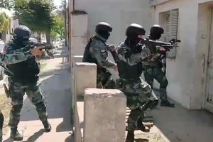 La policía irrumpió en un "kiosco" de drogas