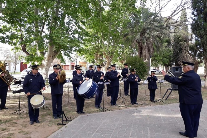 Conformada en 1819, la Banda Sinfónica Policial acumula más de dos siglos de vasta experiencia en los escenarios de las principales ciudades de la bota. Crédito: Relaciones Policiales
