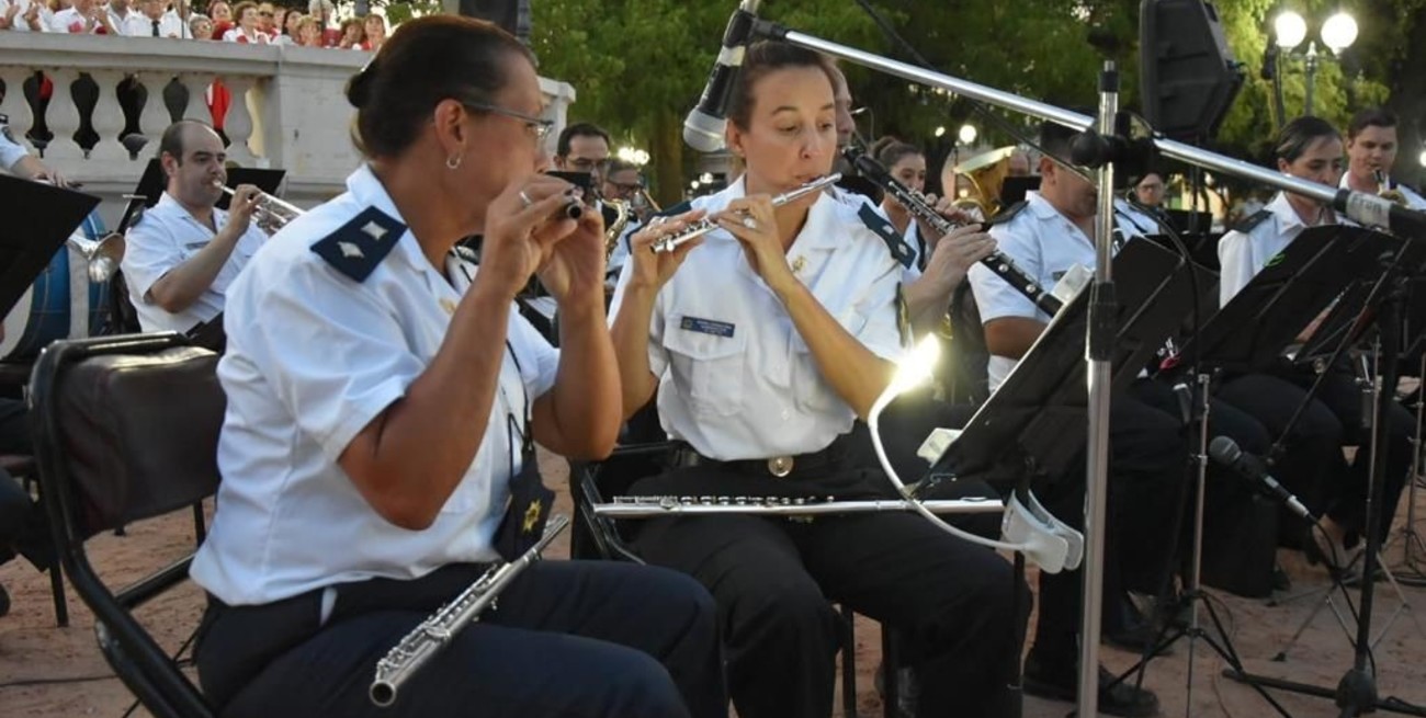 Las primeras mujeres ingresaron a la banda en 2008 y 2009 como ejecutantes de flauta traversa. Crédito: Relaciones Policiales