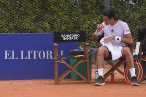 Sigue y sigue. El argentino Federico Coria avanzó a los cuartos de final del Challenger de tenis de Santa Fe. Créditos: Mauricio Garín