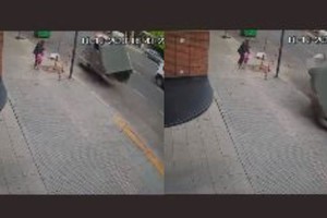 Al momento del accidente en la avenida Alberdi al 200, el niño había frenado con su mamá sobre un cantero para orinar.