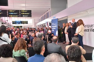 Perotti en el renovado aeropuerto de Sauce Viejo. Foto: Flavio Raina