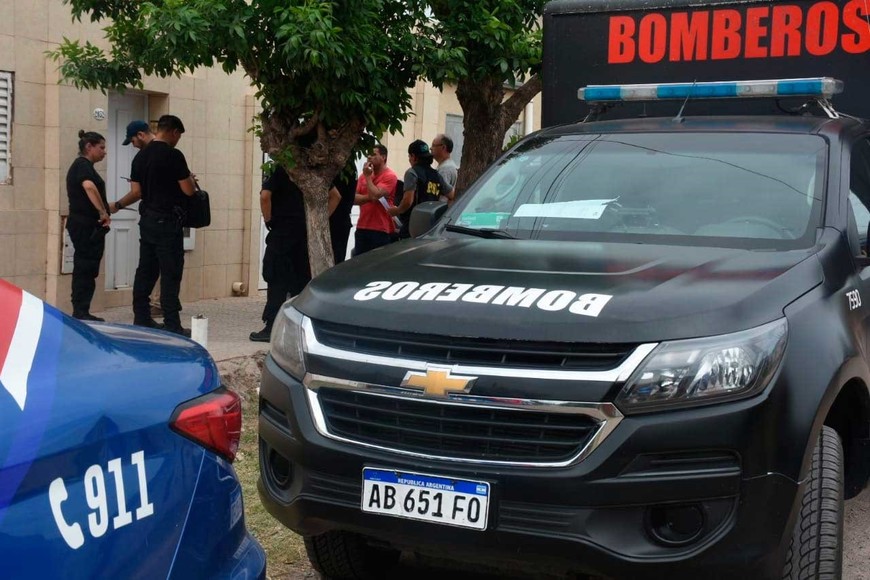 La policía y bomberos acudieron a la zona del hecho. Foto: Luis Cetraro