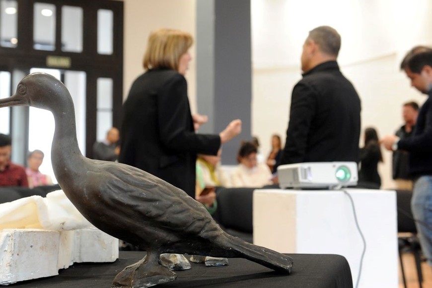 Ahora. Las réplicas pudieron verse durante la presentación.