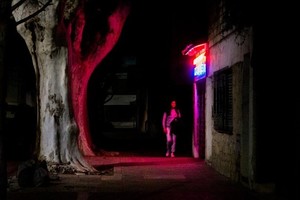 La presente imagen es parte de la obra de Sebastián Pachoud. Su muestra "Noctámbulo" puede apreciarse hasta el 30 de octubre próximo en el Centro Cultural Provincial Paco Urondo de Santa Fe (Junín 2457).