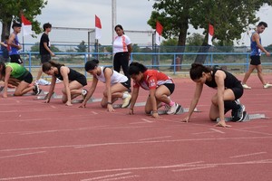 A punto de largar. Los 100 metros femeninos, una de las pruebas "madres" del atletismo. Crédito: Guillermo Di Salvatore