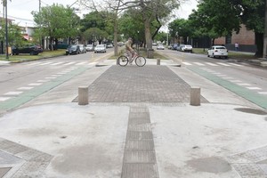 Desde el municipio remarcaron que los cruces manda peatón ayudaron a que el agua escurra más rápido. Foto: Guillermo Di Salvatore