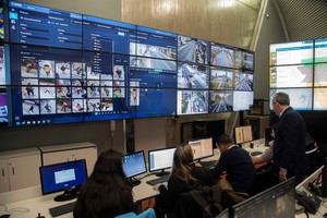 El centro de monitoreo rosarino tiene unas 300 cámaras activas (se está ampliando), a lo que suman botones de pánico. Es un sistema moderno y unificado. Archivo El Litoral