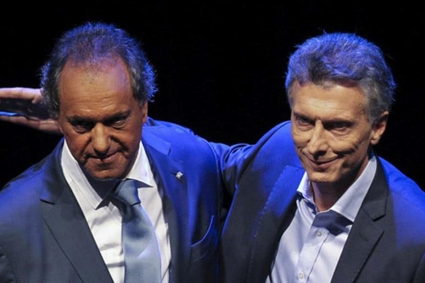 Daniel Scioli y Mauricio Macri protagonizaron un debate de a dos, al igual que el que tendrán Sergio Massa y Javier Milei. Crédito: David Fernández / EFE