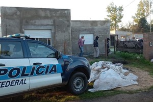 La casa en la localidad de Andino donde estuvo retenido el joven secuestrado. Es una obra en construcción que pertenece a la familia de los imputados.