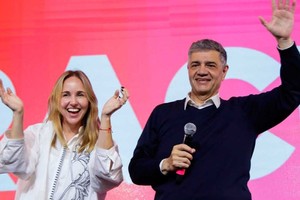 Macri festeja la elección que hizo el domingo 22. 48 horas después su contrincante de la segunda vuelta oficializó que se retira.
