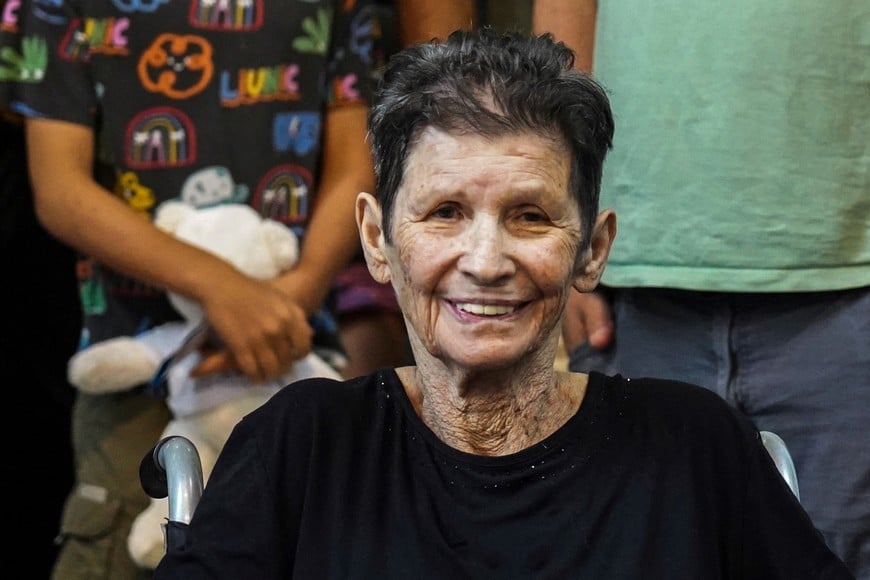 Yocheved Lifshitz, 85, an Israeli grandmother who was held hostage in Gaza, smiles after being released by Hamas militants, at Ichilov Hospital in Tel Aviv, Israel October 24, 2023. REUTERS/Janis Laizans