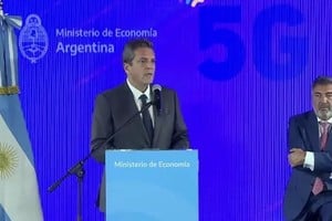 Sergio Massa encabezó el acto, acompañado por Claudio Ambrosini, titular de Enacom.