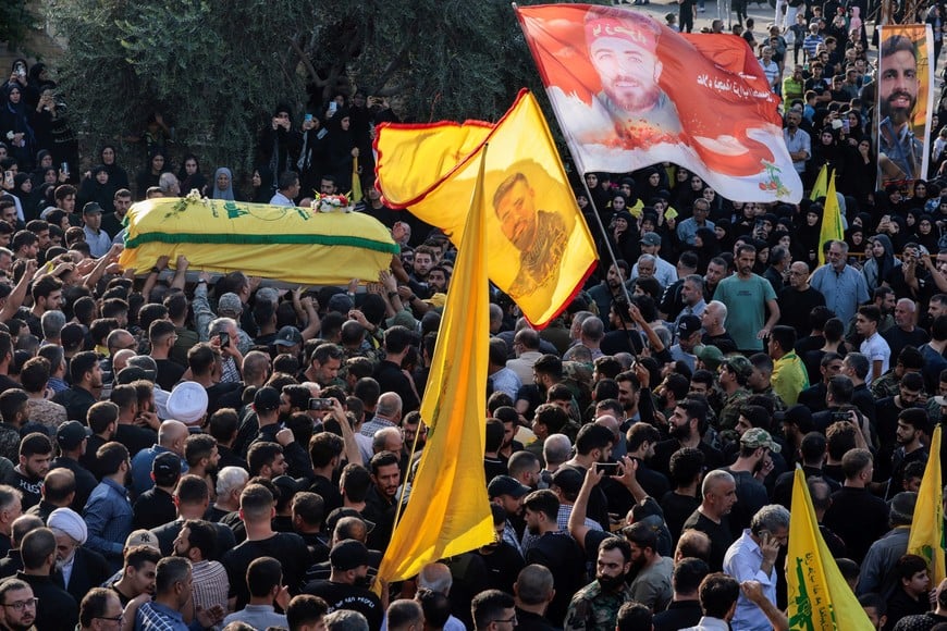 People carry the coffin of Hezbollah member Haydar Ayad, who was killed in southern Lebanon amidst tension between Israel and Hezbollah, during his funeral, in Babliyeh Lebanon, October 24, 2023. REUTERS/Zohra Bensemra