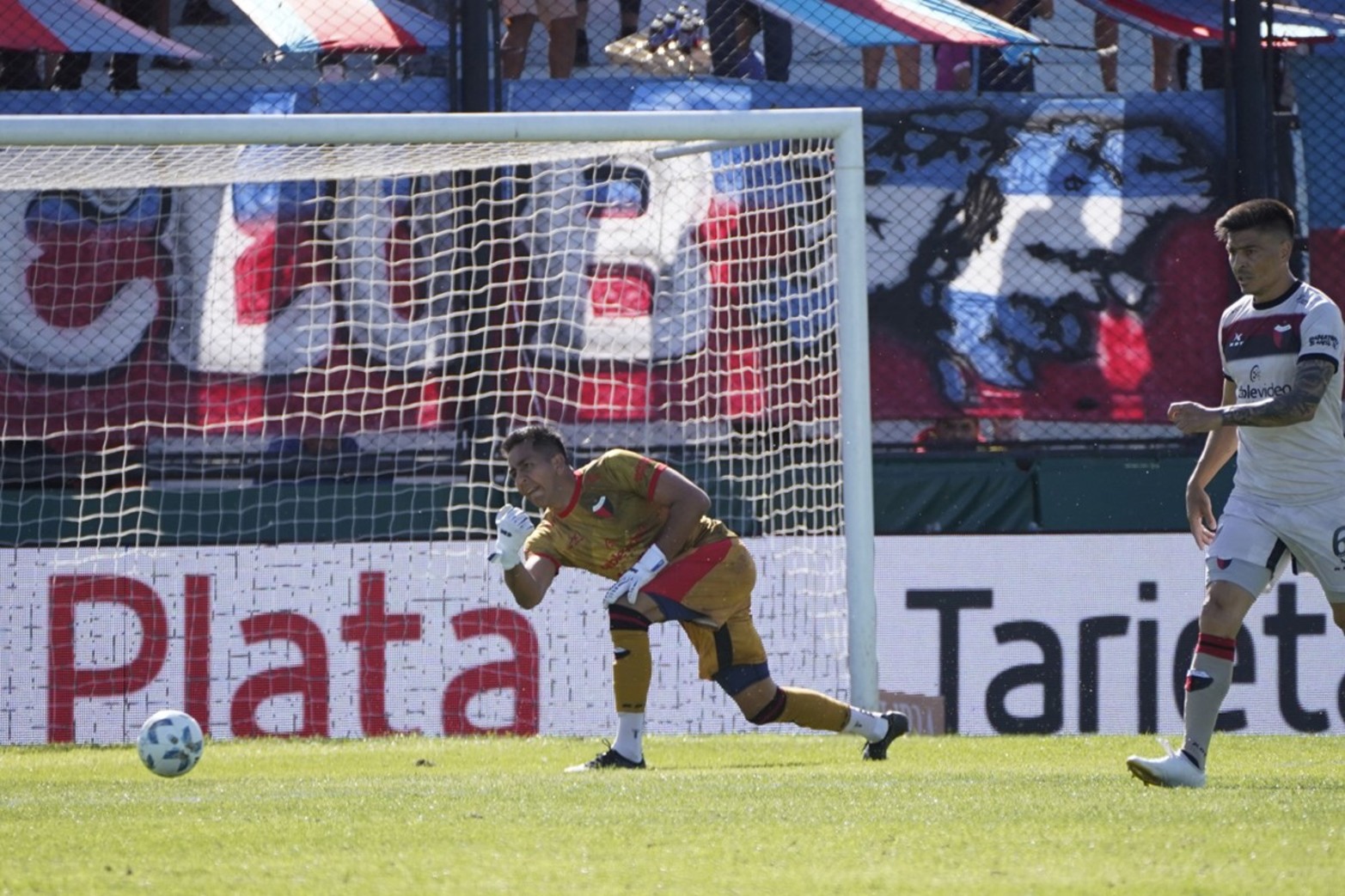Colón perdió con Arsenal en Sarandí y sigue en zona de descenso. El “Sabalero” cayó por 1 a 0 en el estadio Julio Humberto Grondona.