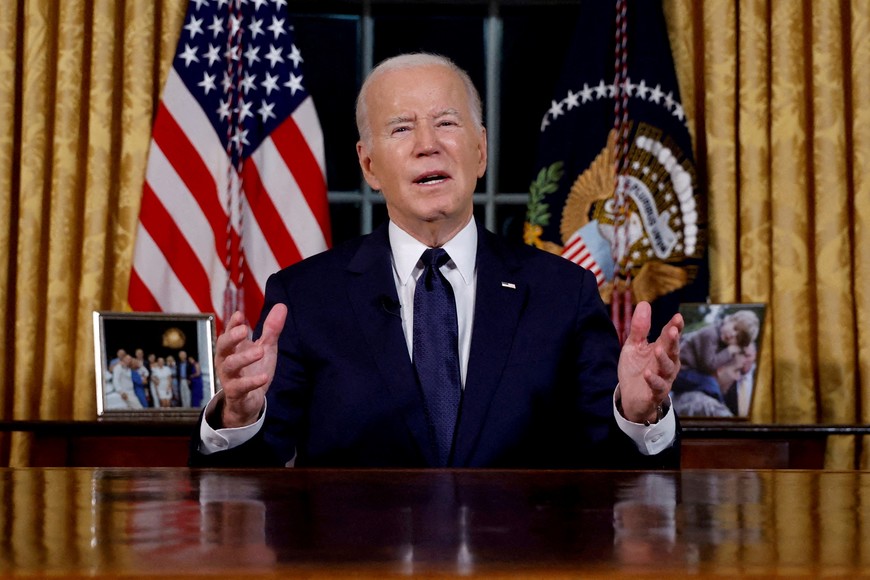 FILE PHOTO: U.S.  President Joe Biden delivers a prime-time address to the nation about his approaches to the conflict between Israel and Hamas, humanitarian assistance in Gaza and continued support for Ukraine in their war with Russia, from the Oval Office of the White House in Washington, U.S. October 19, 2023. REUTERS/Jonathan Ernst/Pool/File Photo