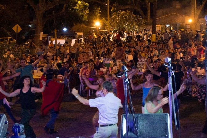 El festival ofrece un espacio para disfrutar al aire libre al ritmo del folklore.