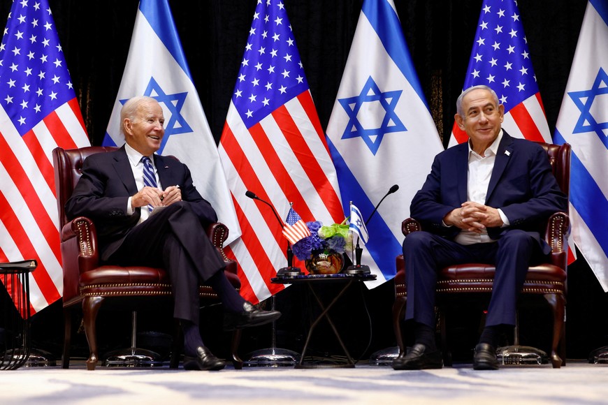 U.S. President Joe Biden meets with Israeli Prime Minister Benjamin Netanyahu and the Israeli war cabinet, as he visits Israel amid the ongoing conflict between Israel and Hamas, in Tel Aviv, Israel, October 18, 2023. REUTERS/Evelyn Hockstein