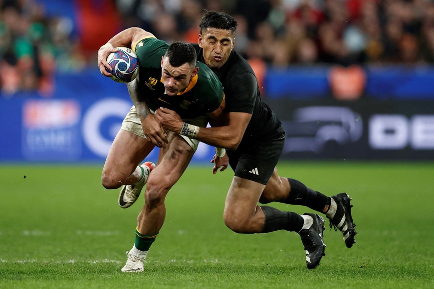 Rugby Union - Rugby World Cup 2023 - Final - New Zealand v South Africa - Stade de France, Saint-Denis, France - October 28, 2023
South Africa's Jesse Kriel in action with New Zealand's Rieko Ioane REUTERS/Benoit Tessier