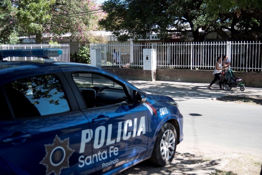 Tras reiteradas balaceras contra escuelas de Rosario, el ministro de Seguridad, Claudio Brilloni, presentó el plan denominado "Escuela Segura". Crédito: Marcelo Manera.