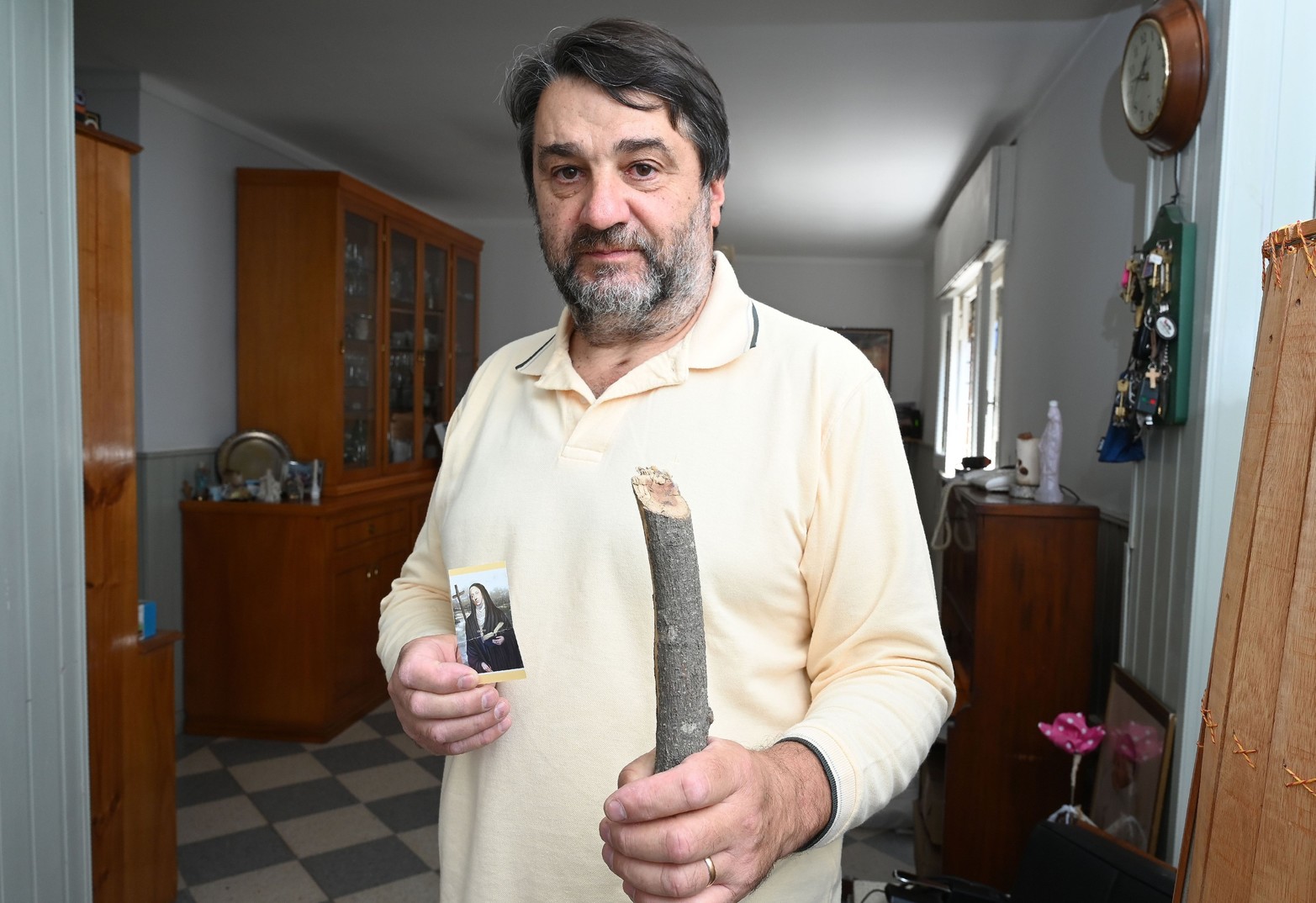 Una "resurrección" y el milagro de Santa Mama Antula. Claudio Perusini sufrió una enfermedad grave en 2017 y lo dieron por muerto. Pero -según lo dictaminó la Iglesia- volvió a la vida gracias a la primera santa argentina.