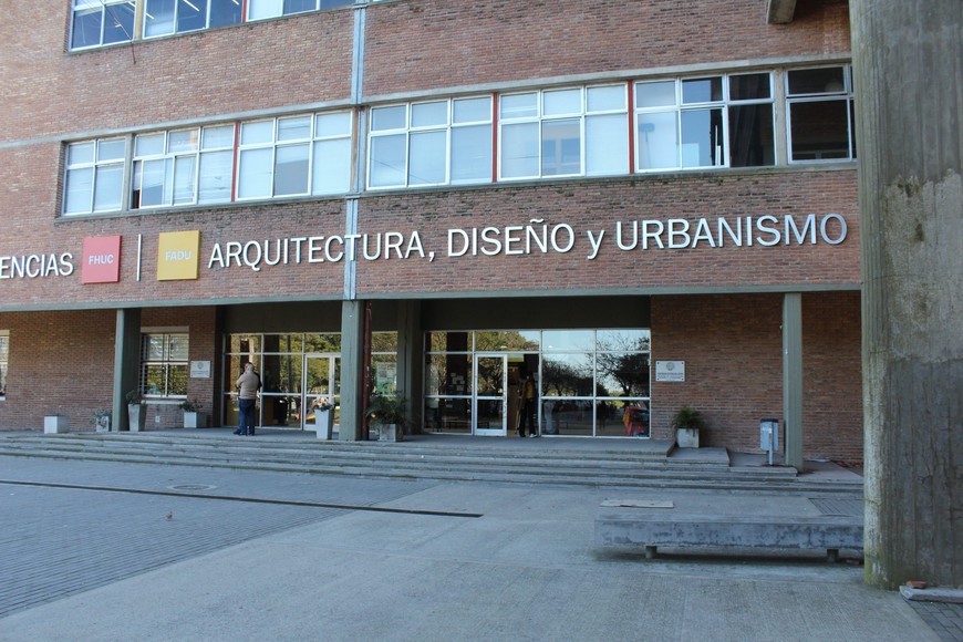 El arquitecto Cosentino destacó que el reconocimiento es también a la participación y trayectoria de Fadu-UNL en la fundación de Arquisur. Crédito: Agencia