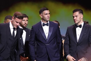Soccer Football - 2023 Ballon d'Or - Chatelet Theatre, Paris, France - October 30, 2023
FC Barcelona's Marc Andre ter Stegen, Aston Villa's Emiliano Martinez and Manchester City's Ederson during the awards REUTERS/Stephanie Lecocq