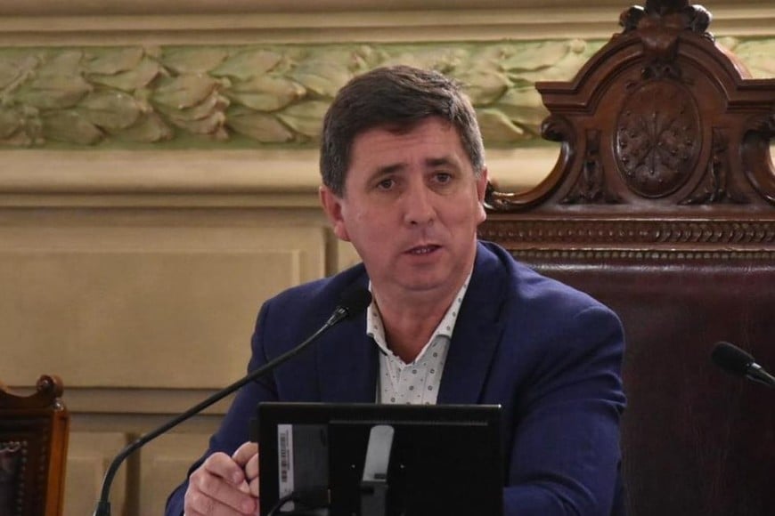 El presidente provisional del Senado, Rubén Pirola, logró el apoyo de sus pares para que avancen duros castigos por agresiones en las escuelas.