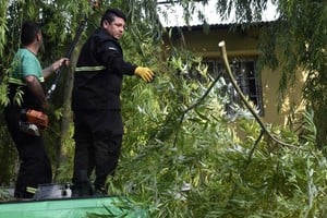 La alerta sigue vigente para toda la mañana y a partir del mediodía empezará a disminuir la intensidad del viento paulatinamente hasta su cese por la tarde.