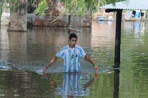 Antecedente. Es el más cercano, en 2015-16, cuando el agua tapó la parte del barrio que no tiene defensas.

Guillermo Di Salvatore (Archivo).