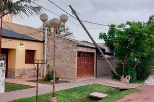Las ráfagas de viento ocasionaron problemas en algunas viviendas de la ciudad del norte.
