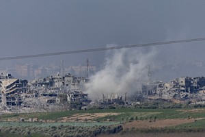 Smoke rises following an Israeli strike inside the Gaza Strip, as seen from Israel, October 31, 2023. REUTERS/Evelyn Hockstein