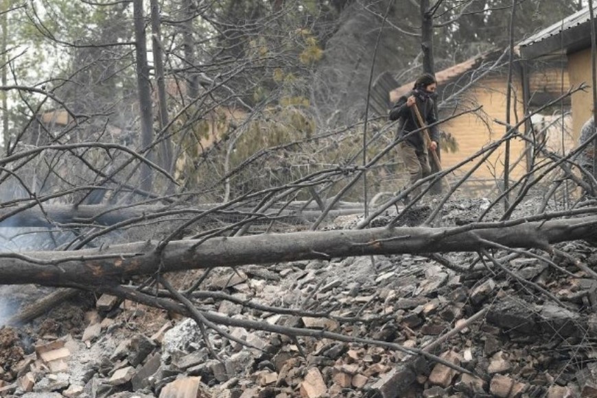 Los daños provocados por el fuego en Mendoza. Crédito: Ramiro Gómez / Télam