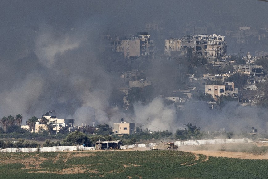 An Israeli tank manoeuvres inside the Gaza Strip, as seen from Israel, October 31, 2023. REUTERS/Evelyn Hockstein