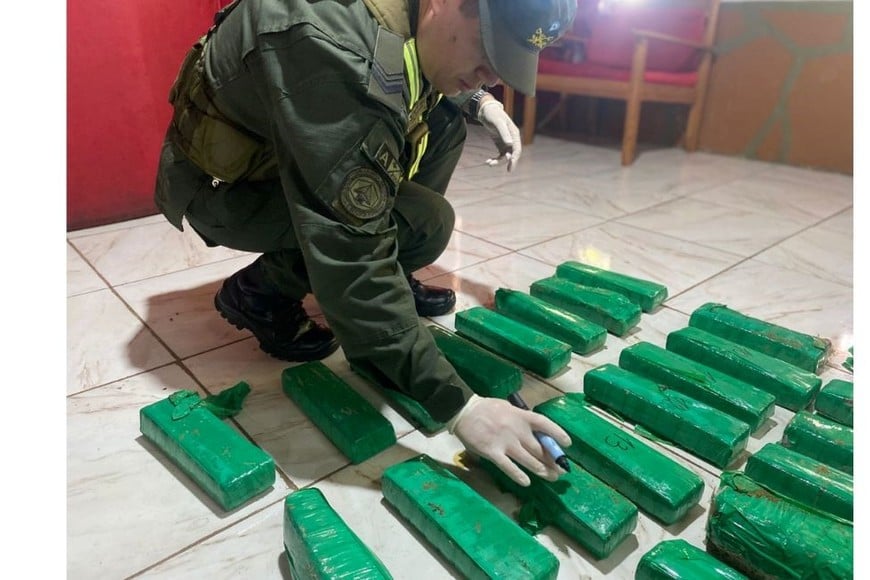 El personal de la fuerza halló 24 paquetes con la droga. Crédito: Gendarmería Nacional.