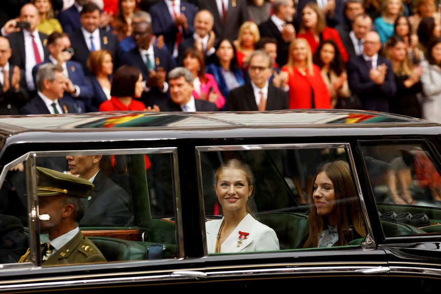 Spain's Princess Leonor and Infanta Sofia leave after Princess Leonor's swearing an oath to the Constitution during a ceremony at Paarliament in Madrid, Spain, October 31, 2023. REUTERS/Susana Vera     TPX IMAGES OF THE DAY