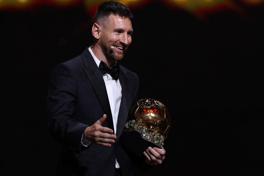 Soccer Football - 2023 Ballon d'Or - Chatelet Theatre, Paris, France - October 30, 2023
Inter Miami's Lionel Messi with the men's Ballon d'Or REUTERS/Stephanie Lecocq