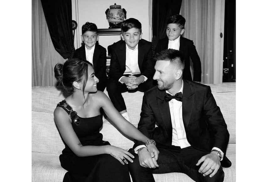 Momento divertido para los Messi en Francia. El 10 ganó el Balón de Oro por octava vez.