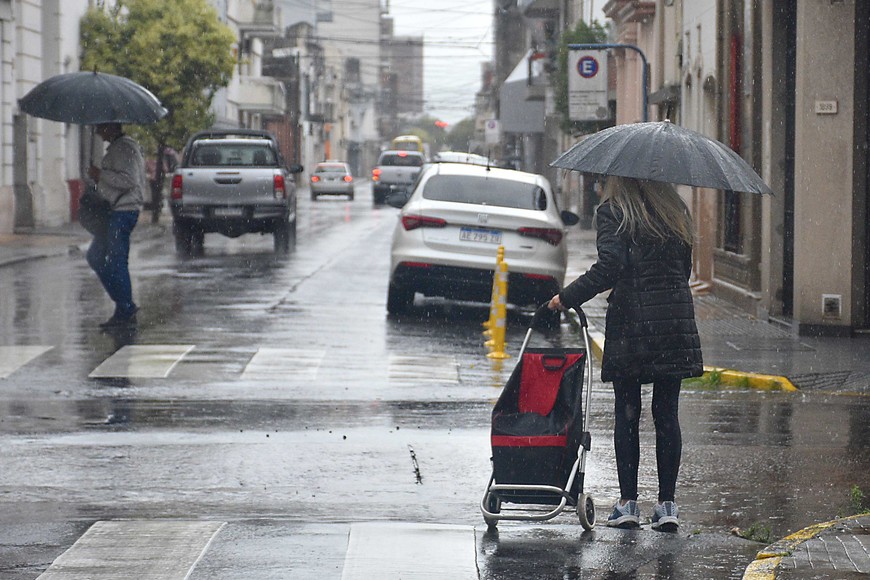 La lluvia fue protagonista de la mañana del miércoles. Foto: Flavio Raina