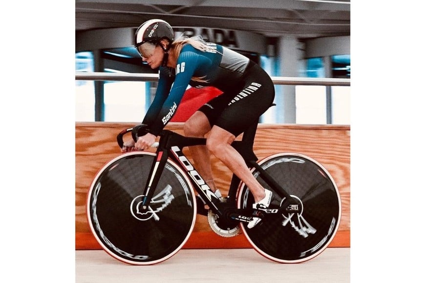 La ciclista santafesina Adriana Perino rompió el récord mundial de los 200 metros en especialidad Sprint.
