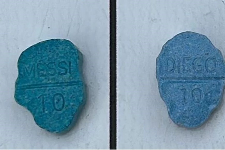 En el reverso se observa la inscripción de los apellidos acompañados por el "10".