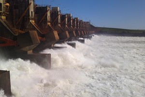 Con el fin de la sequía aumentará la generación hidroeléctrica y se abarata el costo de su producción. Crédito: Archivo El Litoral.