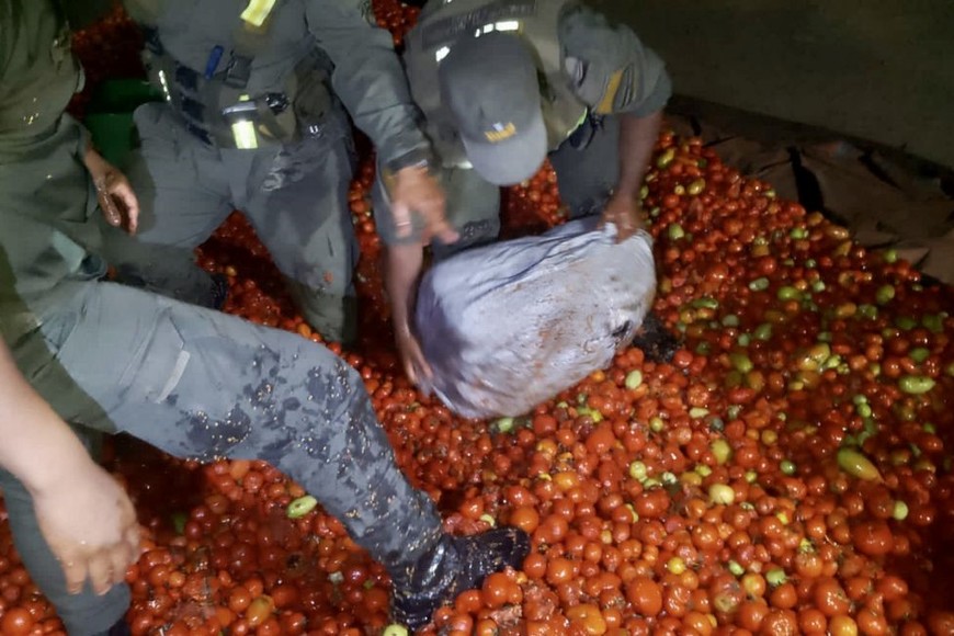 Los gendarmes notaron que la carga había sido recientemente manipulada. Crédito: Gendarmería Nacional.