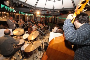 El reconocido Festival de Jazz de Santa Fe atrae al público de la región y agrega escenarios a los tradicionales, también en el ámbito privado. Este año está más difícil obtener ayudas públicas: imperan las indefiniciones de la transición, además de la crisis económica. Crédito: Amancio Alem-Archivo El Litoral