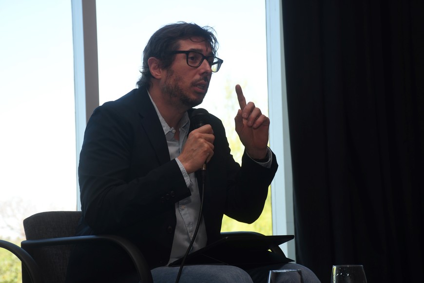 “Esta jornada tiene como propósito reflexionar -con miras a las próximas elecciones presidenciales-, sobre el lugar que ocupa la educación pública en ambos proyectos políticos en disputa", señalo Nicolás Arata, organizador del evento. Crédito: Flavio Raina