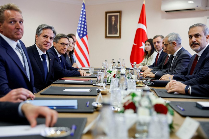 U.S. Secretary of State Antony Blinken meets with Turkish Foreign Minister Hakan Fidan, amid the ongoing conflict between Israel and the Palestinian Islamist group Hamas, at the Ministry of Foreign Affairs in Ankara, Turkey, November 6, 2023. REUTERS/Jonathan Ernst/Pool