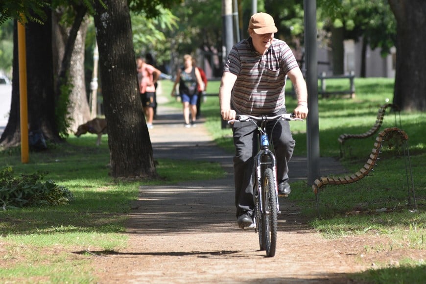 La bicicleta aparece como un medio de movilidad sustentable y saludable. Se utiliza mucho para ir a trabajar o a la “facu”.