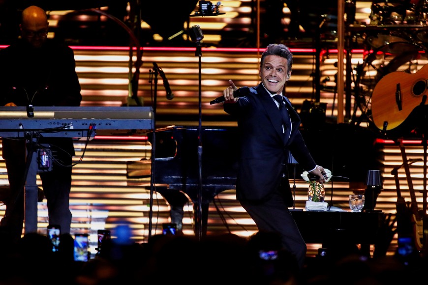 Mexican singer Luis Miguel performs during a concert at the Movistar Arena, in Buenos Aires, Argentina, August 4, 2023. REUTERS/Agustin Marcarian